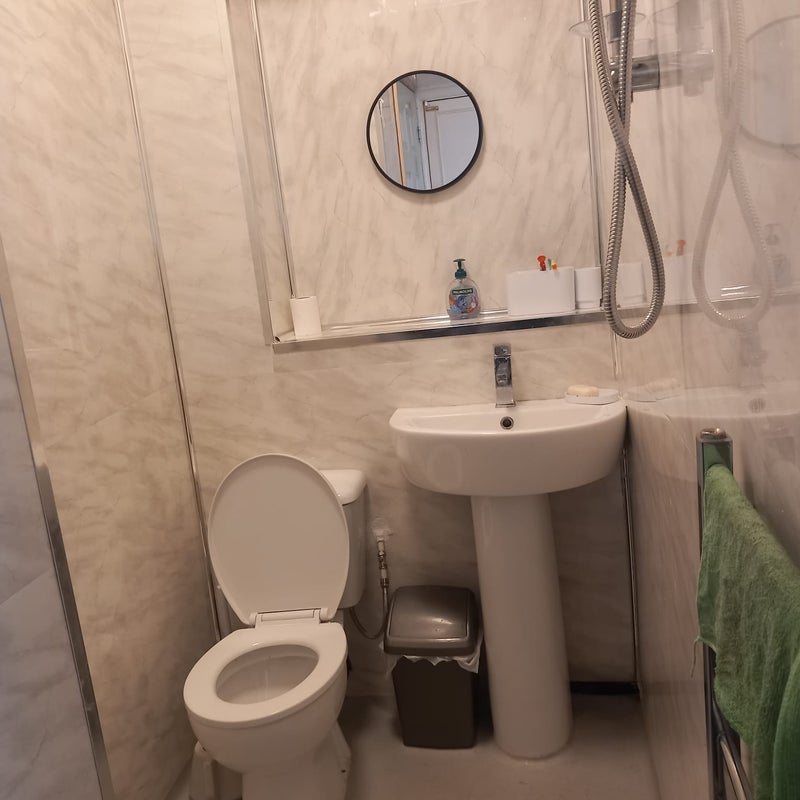 Room Daleside Avenue in Leeds