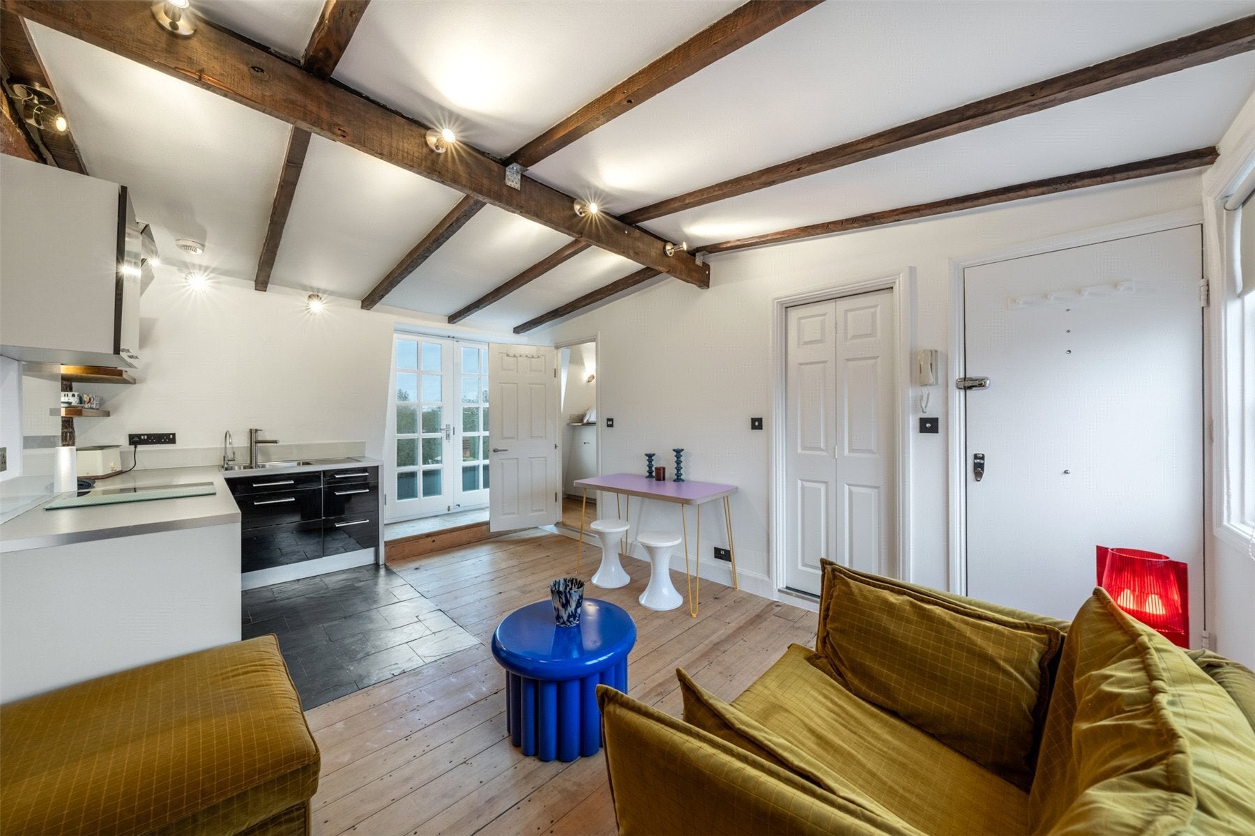 Flat Gloucester Avenue in Greater London