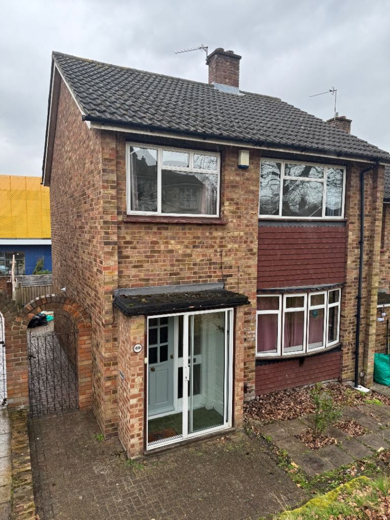 Flat Hollytree Avenue in Swanley