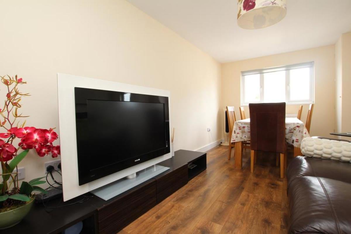 Flat Home Leas Close in Stoke Gifford