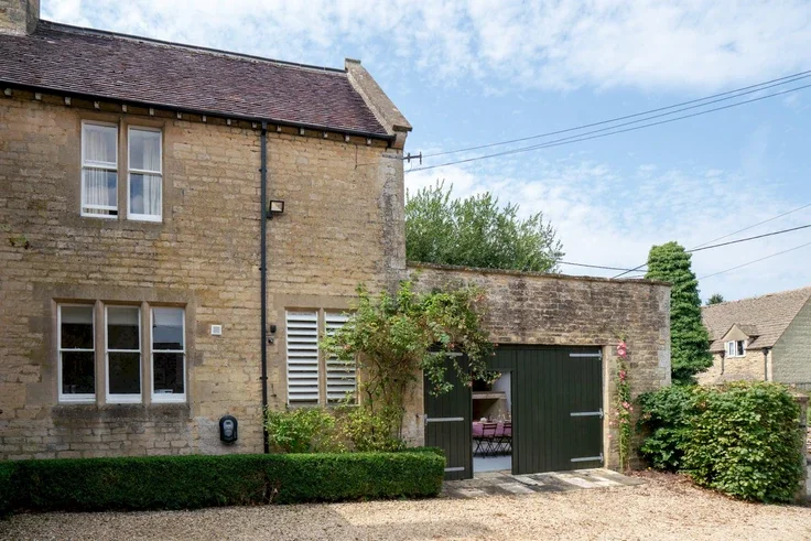 House Witpit Lane in Cotswold District