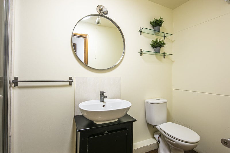 Room Broomhall Road in Sheffield