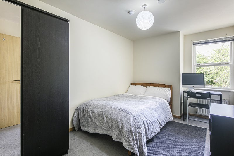 Room Broomhall Road in Sheffield