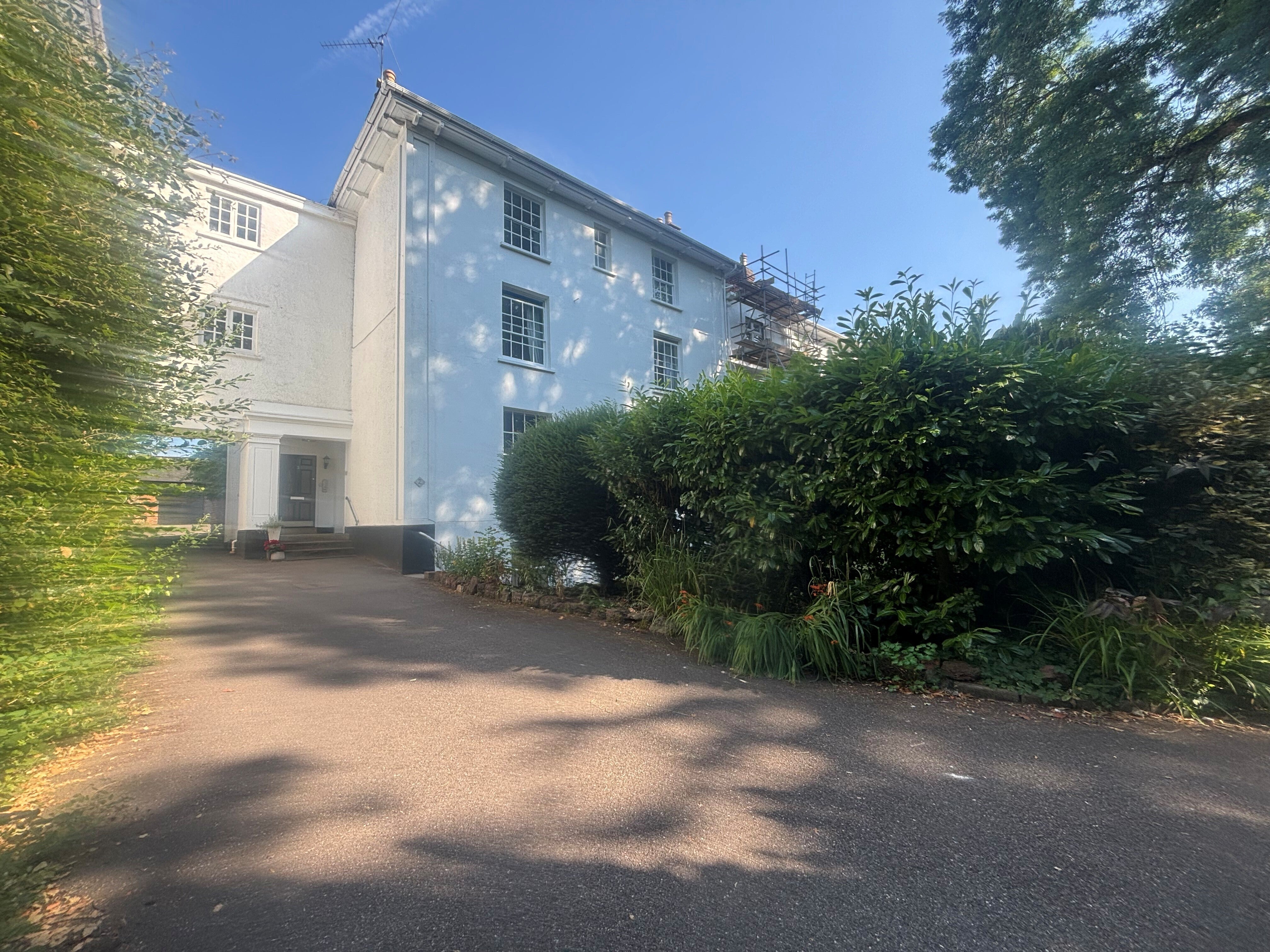 Flat Heavitree Park in Exeter