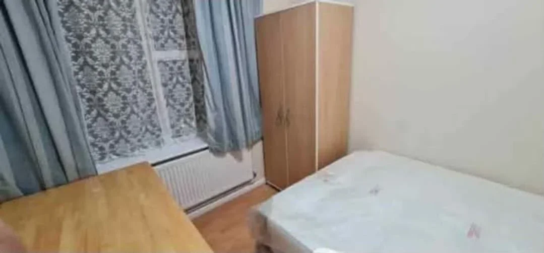 Room Bordars Road in Greater London