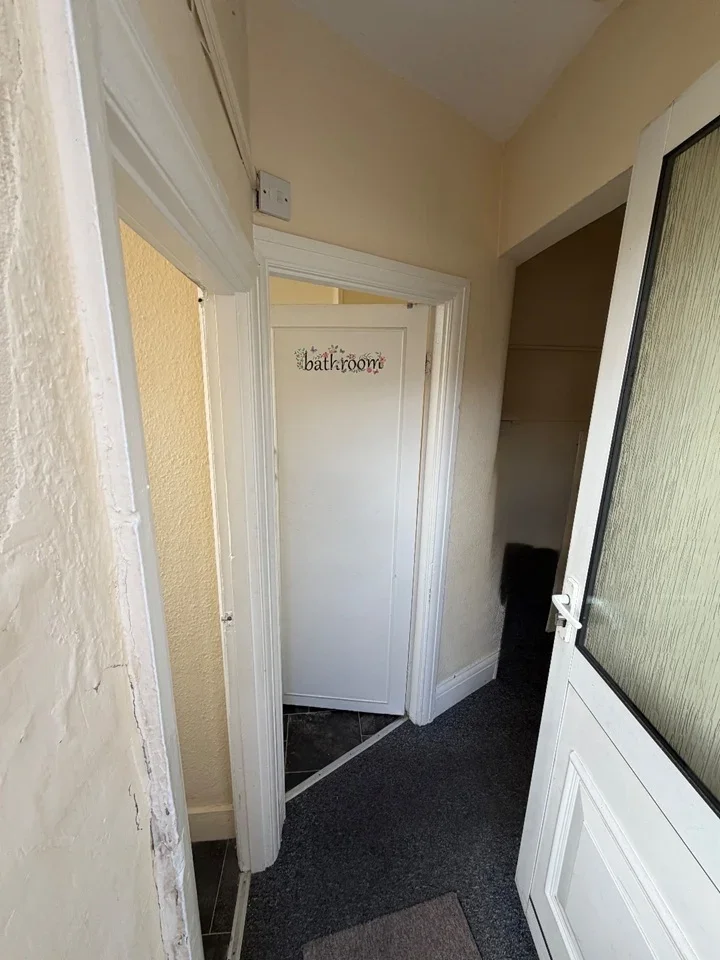 Flat Wood Lane in Greater London