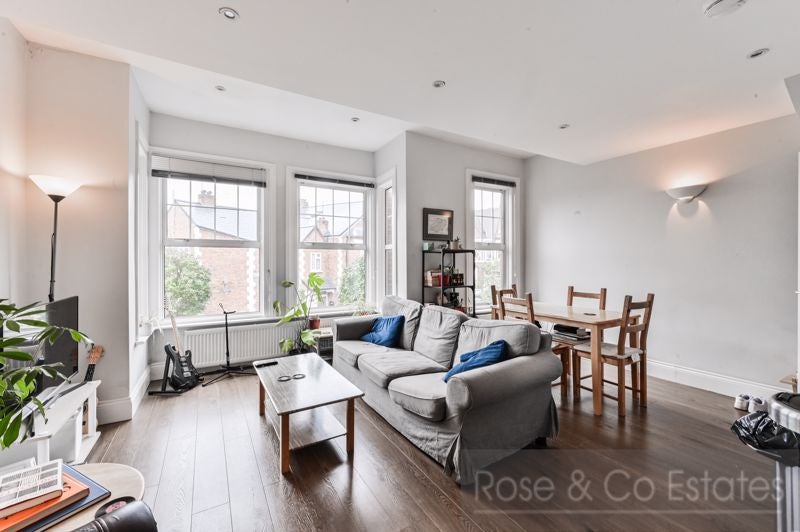 Flat Riffel Road in Greater London