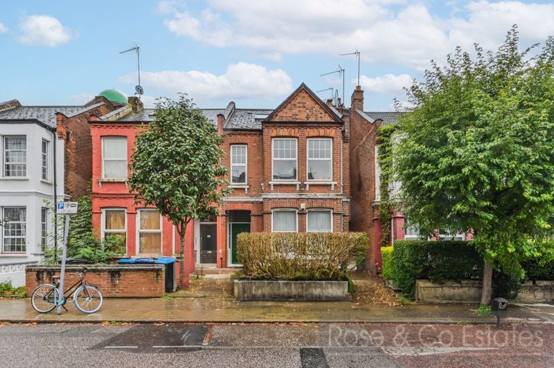 Flat Riffel Road in Greater London