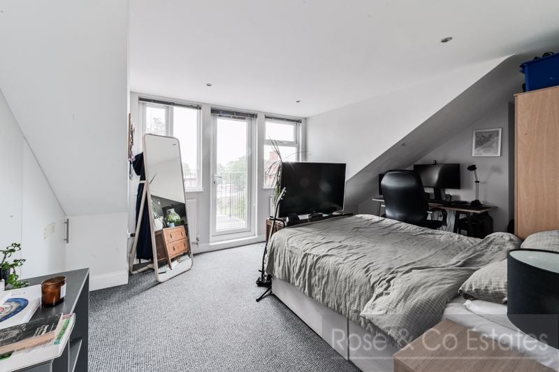 Flat Riffel Road in Greater London