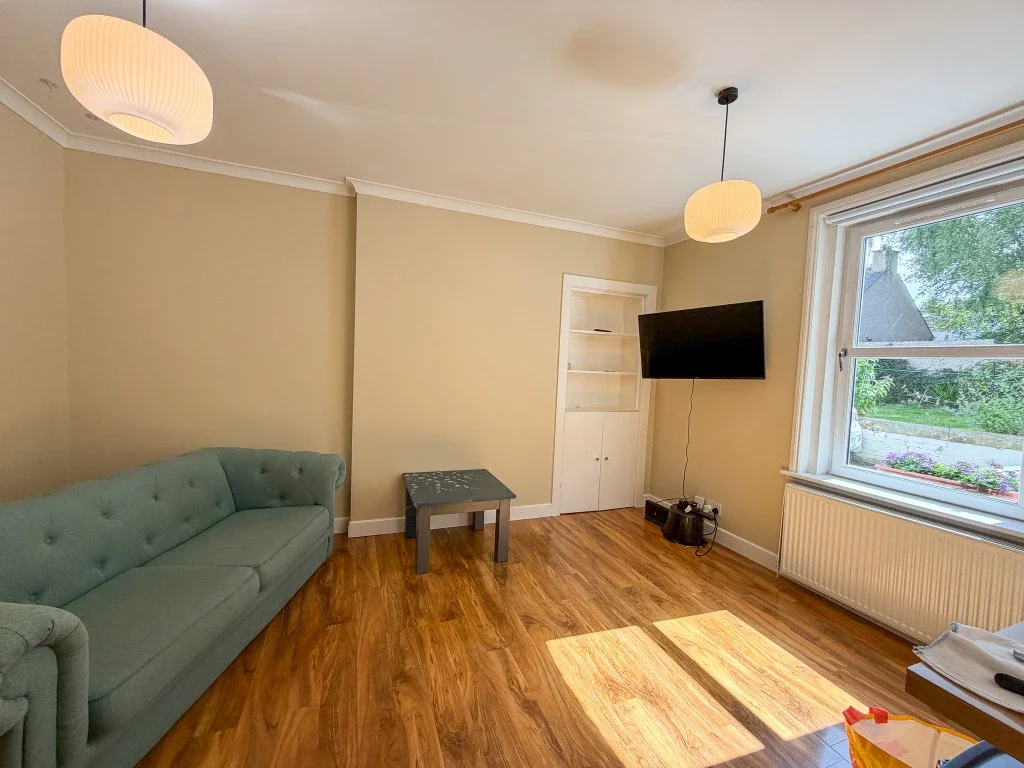 Flat Polton Cottages in Loanhead
