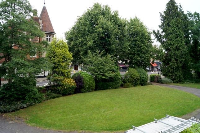 Room Yew Tree Close in Greater London