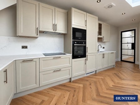 Flat Hazelwood Avenue in Greater London