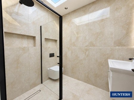 Flat Hazelwood Avenue in Greater London