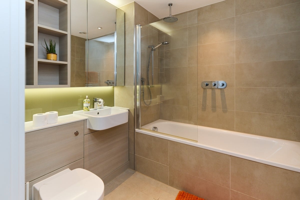 Flat Layard Street in Greater London