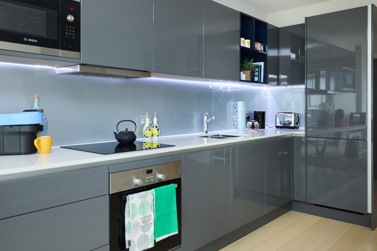 Flat Layard Street in Greater London
