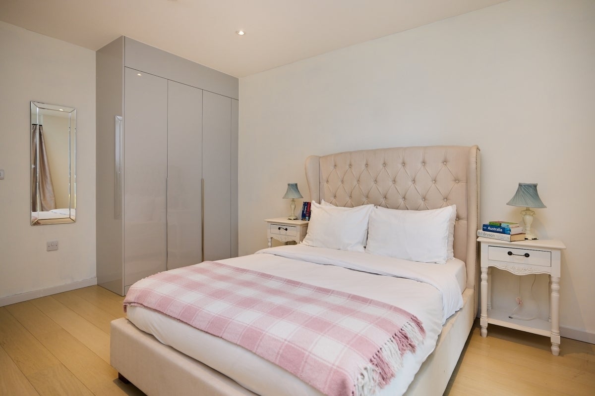 Flat Layard Street in Greater London