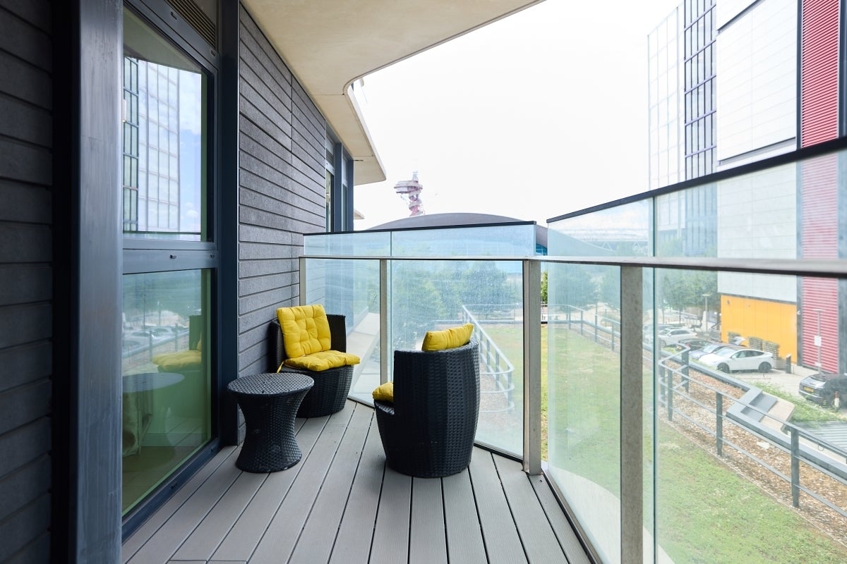 Flat Layard Street in Greater London