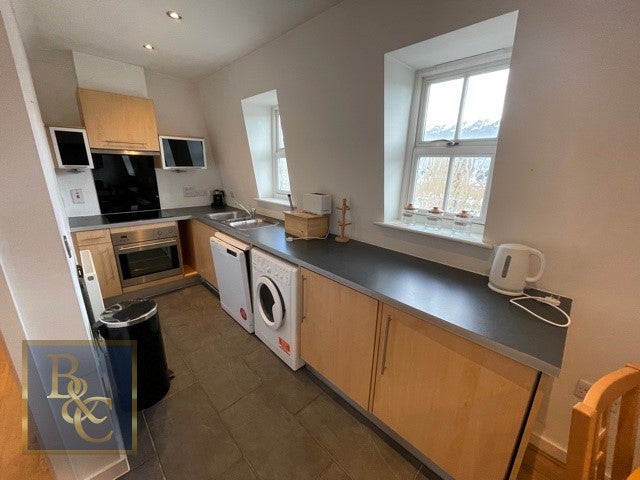 Flat Northpoint Square in London