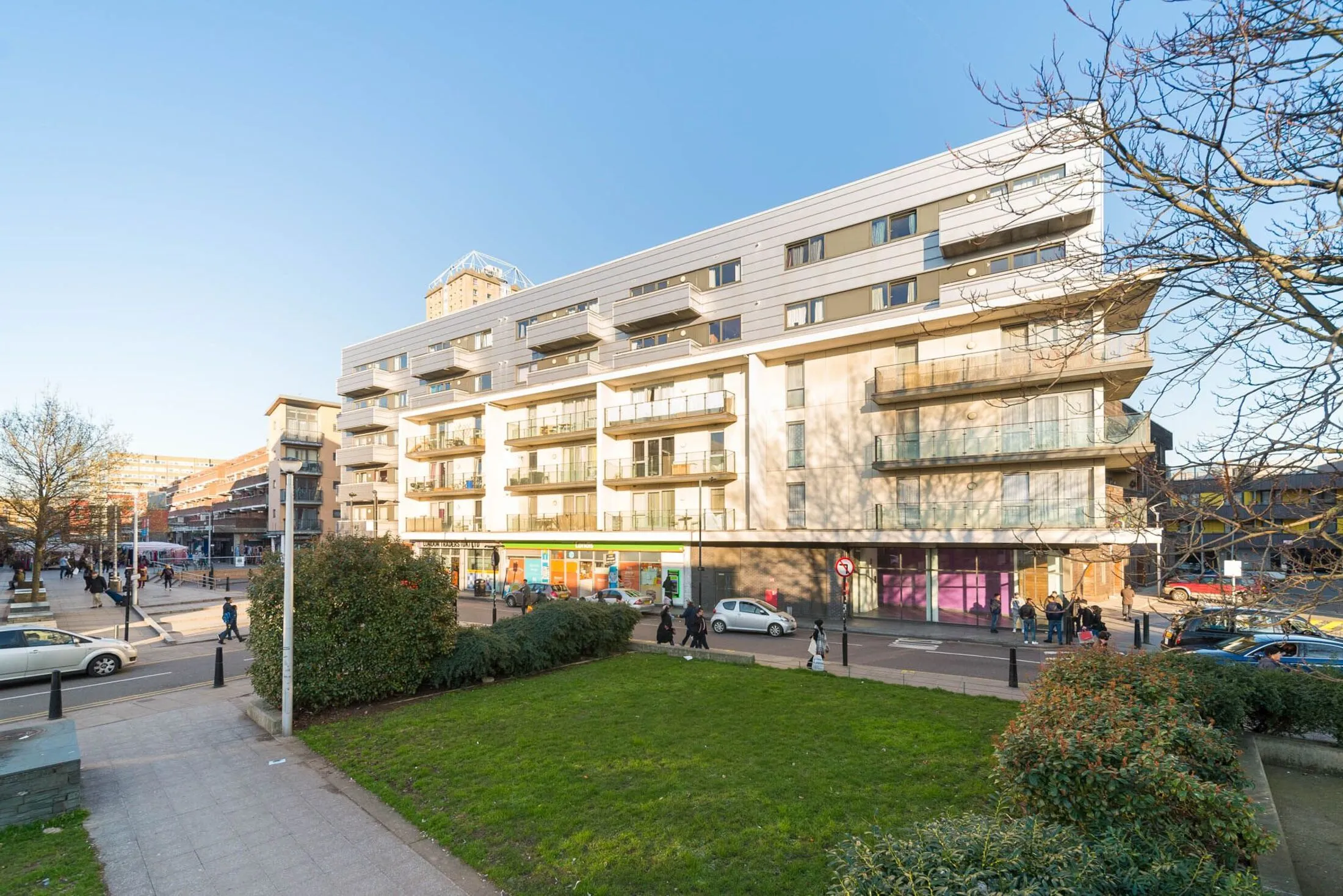 Flat Watney Street in Greater London
