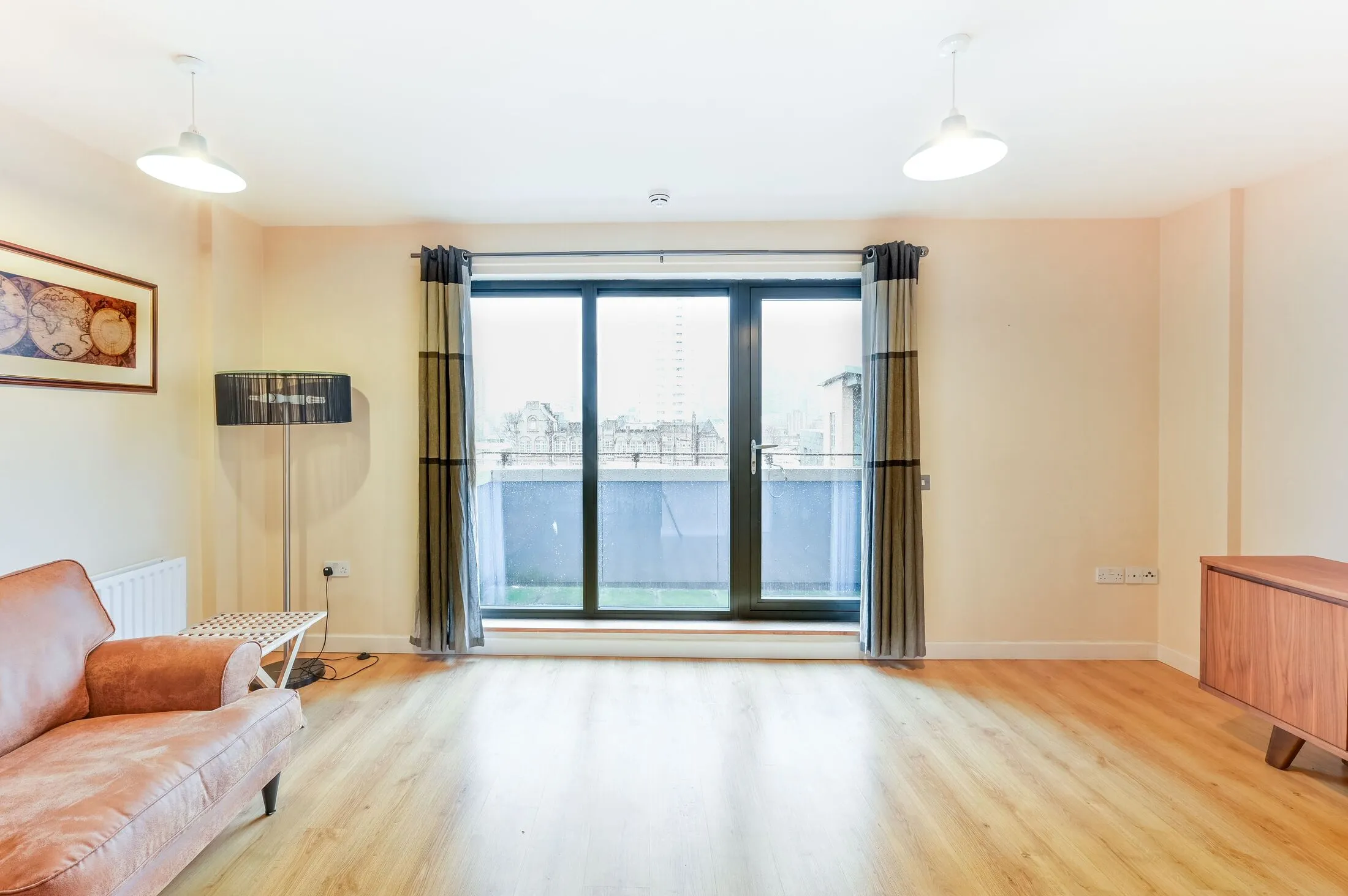 Flat Watney Street in Greater London