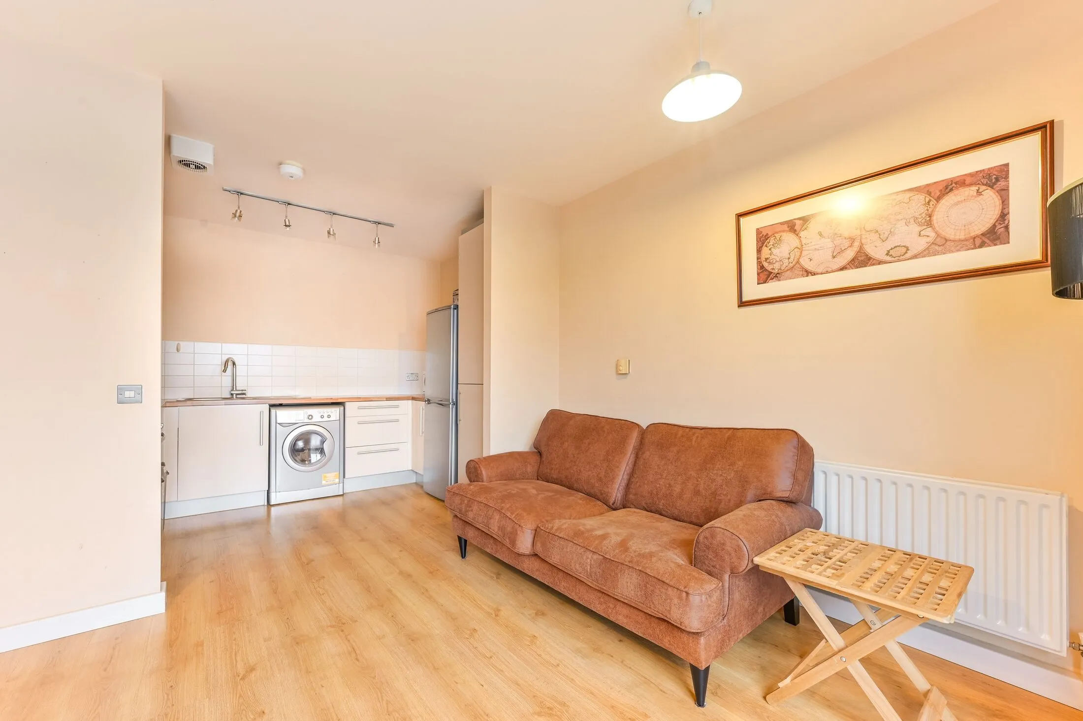 Flat Watney Street in Greater London