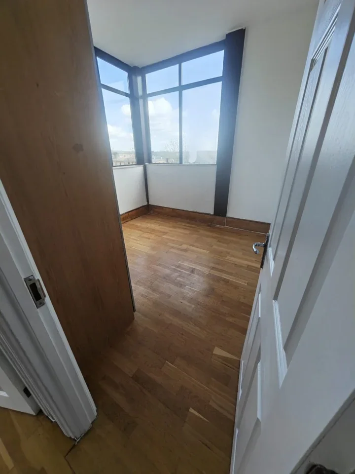 Flat Bonnersfield Lane in Greater London