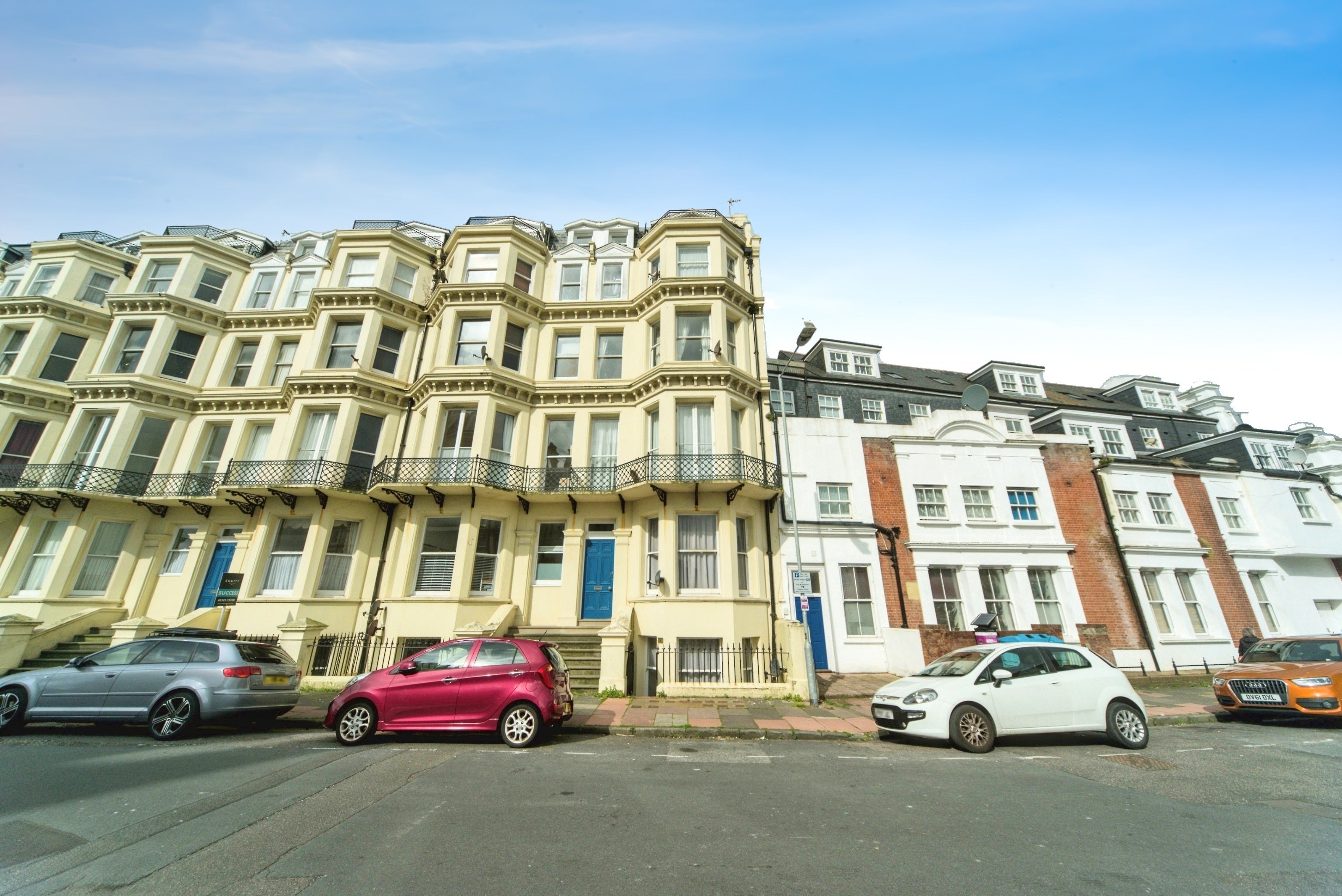 Flat Queens Gardens in Eastbourne