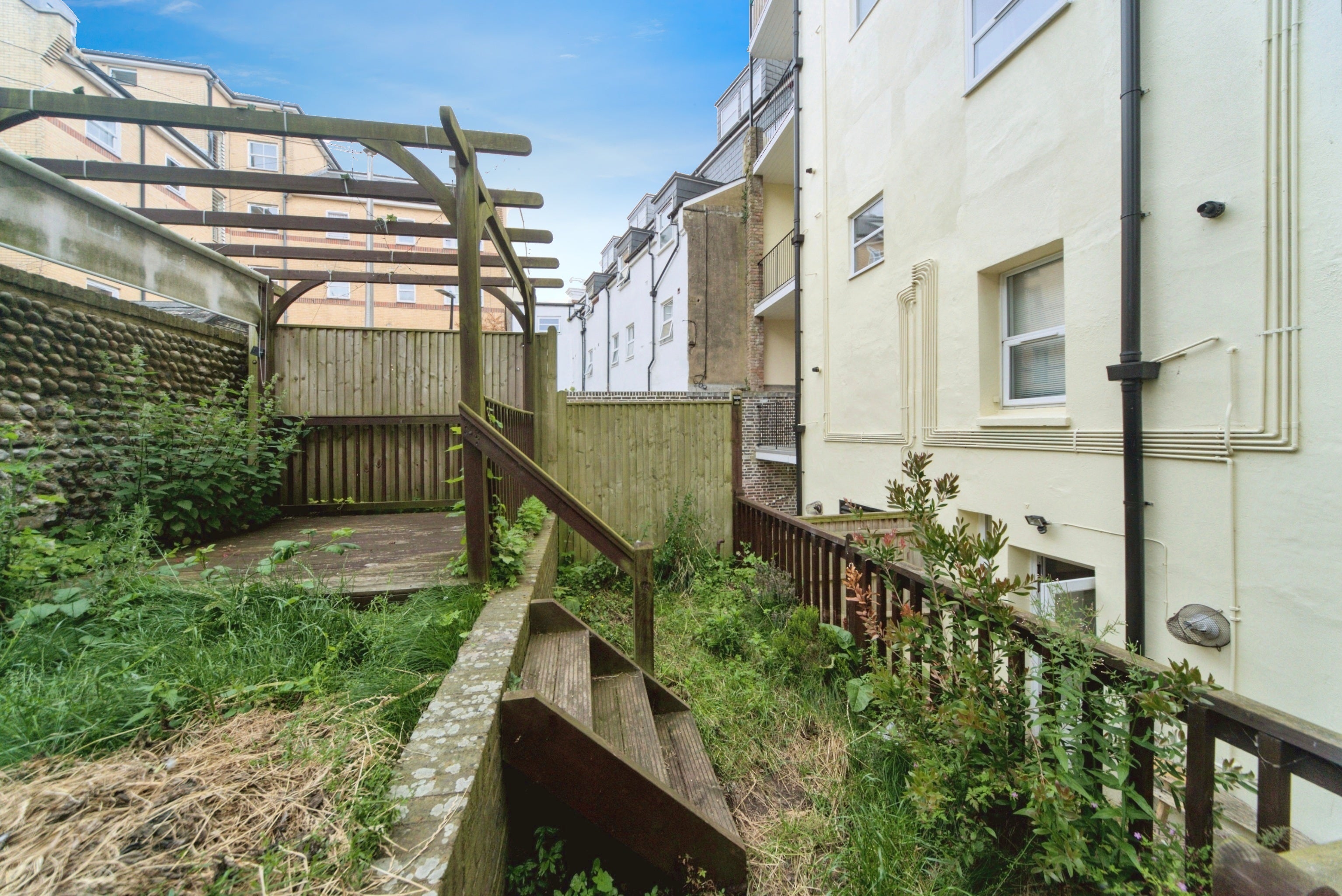 Flat Queens Gardens in Eastbourne