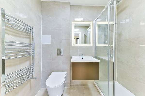 Flat Pigott Street in Greater London