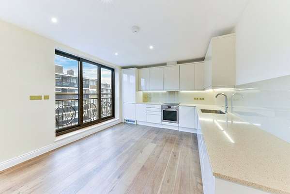 Flat Pigott Street in Greater London