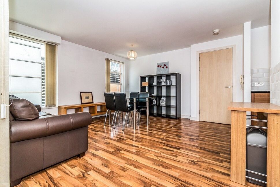 Flat Lower Ormond Street in Manchester