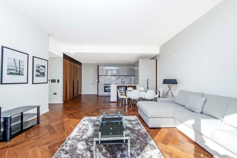 Flat Ponton Road in Greater London