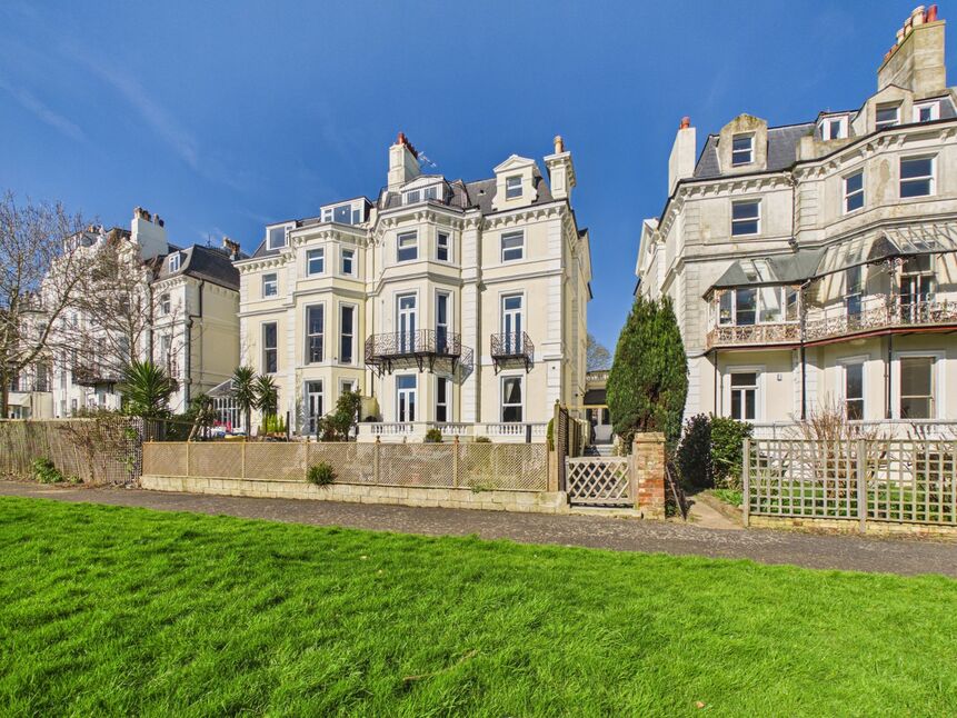 Flat Trinity Gardens in Folkestone and Hythe District