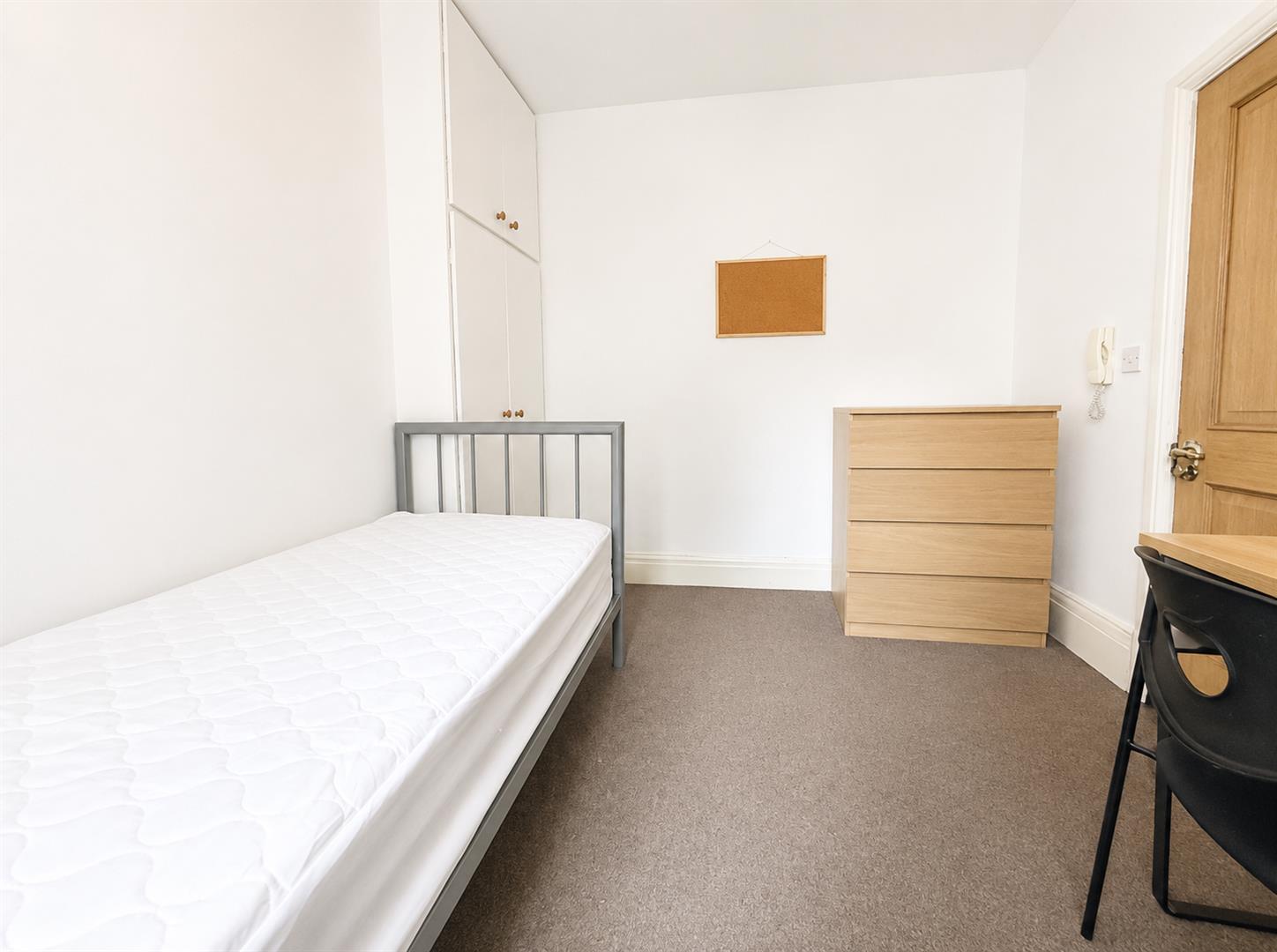 Room Bedford Square in Brighton