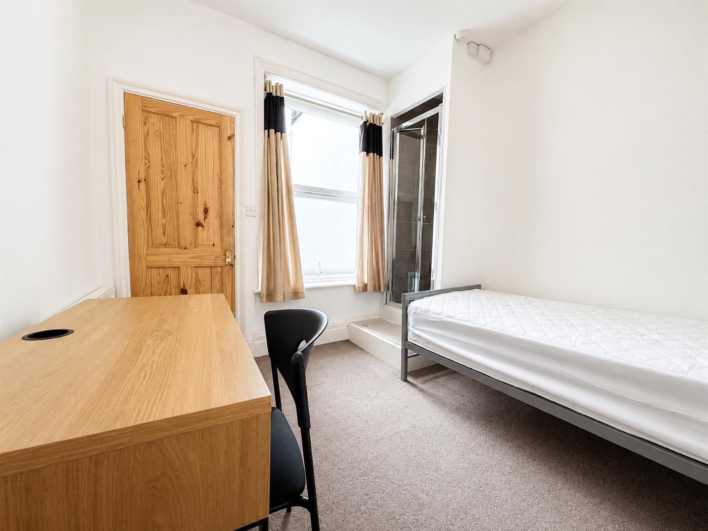 Room Bedford Square in Brighton