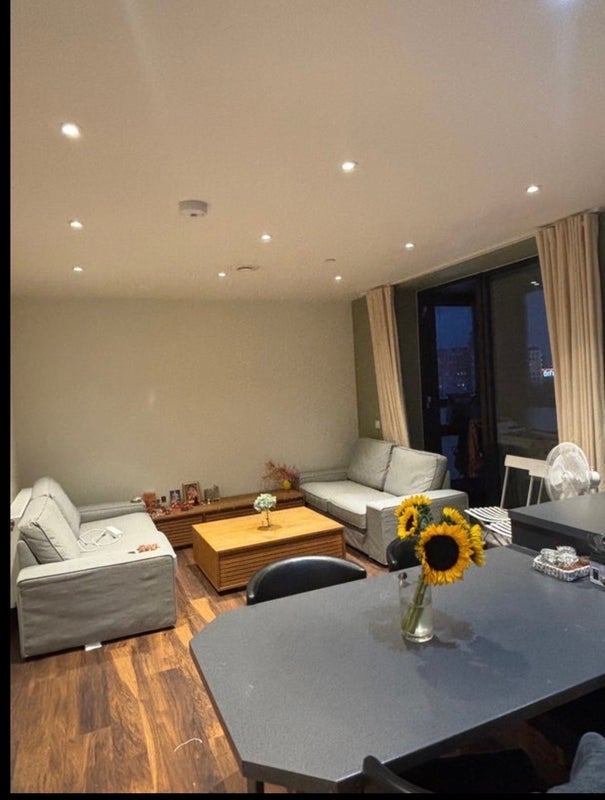 Room New Village Avenue in Greater London