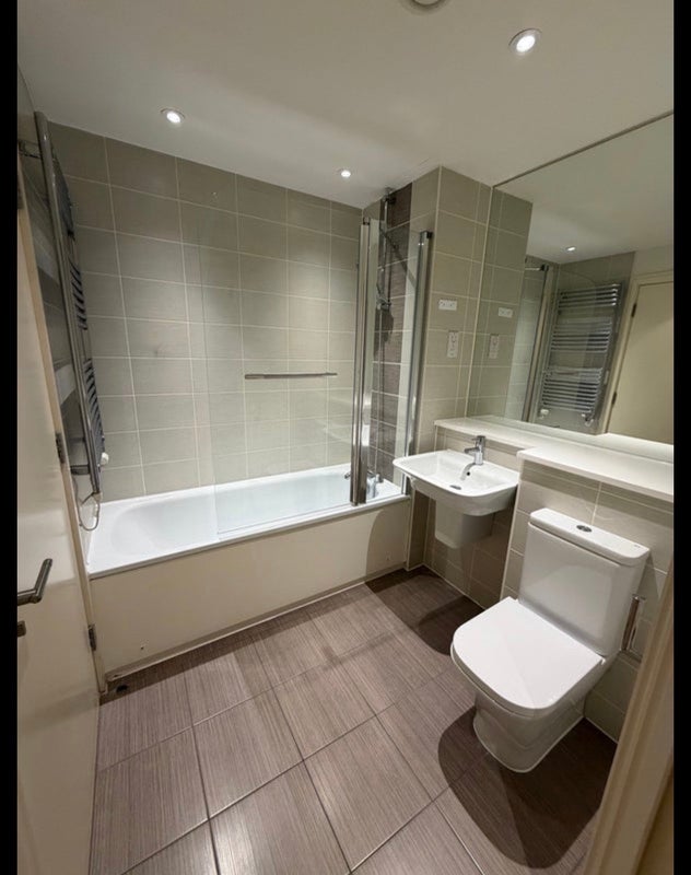 Room New Village Avenue in Greater London