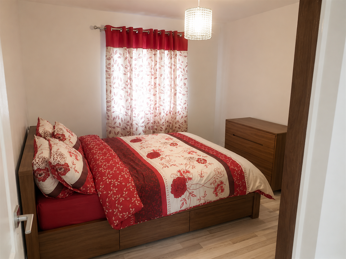Flat Collingbourne Avenue in Birmingham