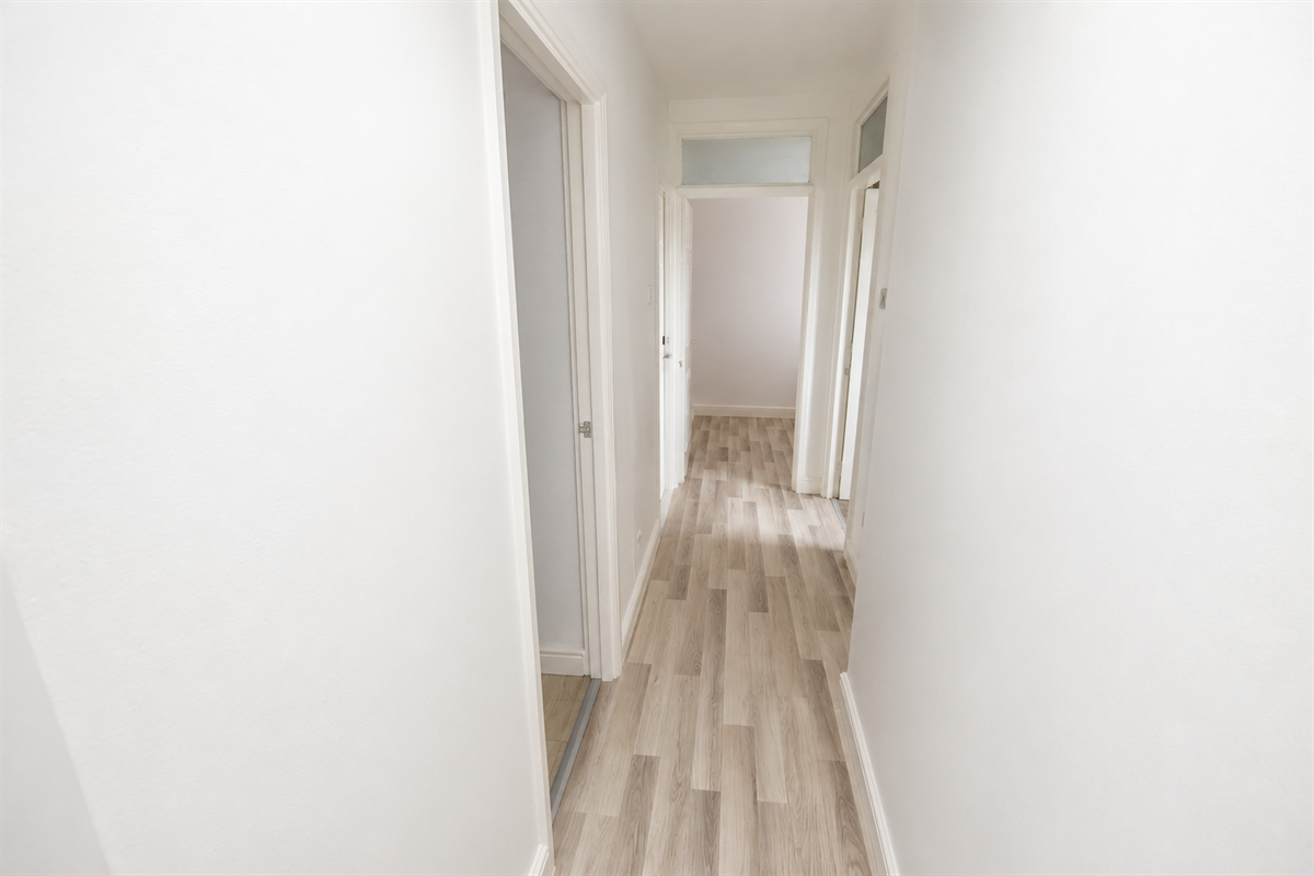 Flat Collingbourne Avenue in Birmingham