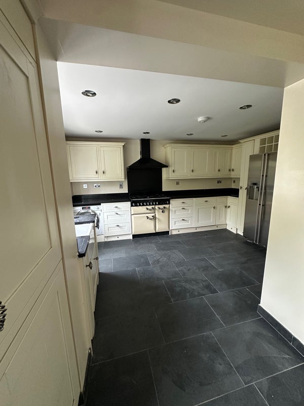 Room Mount Park Avenue in Greater London