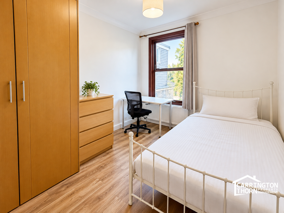 Room Inverine Road in Greater London