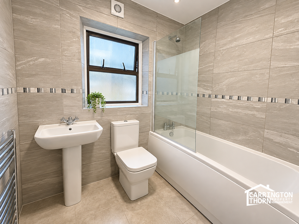Room Inverine Road in Greater London