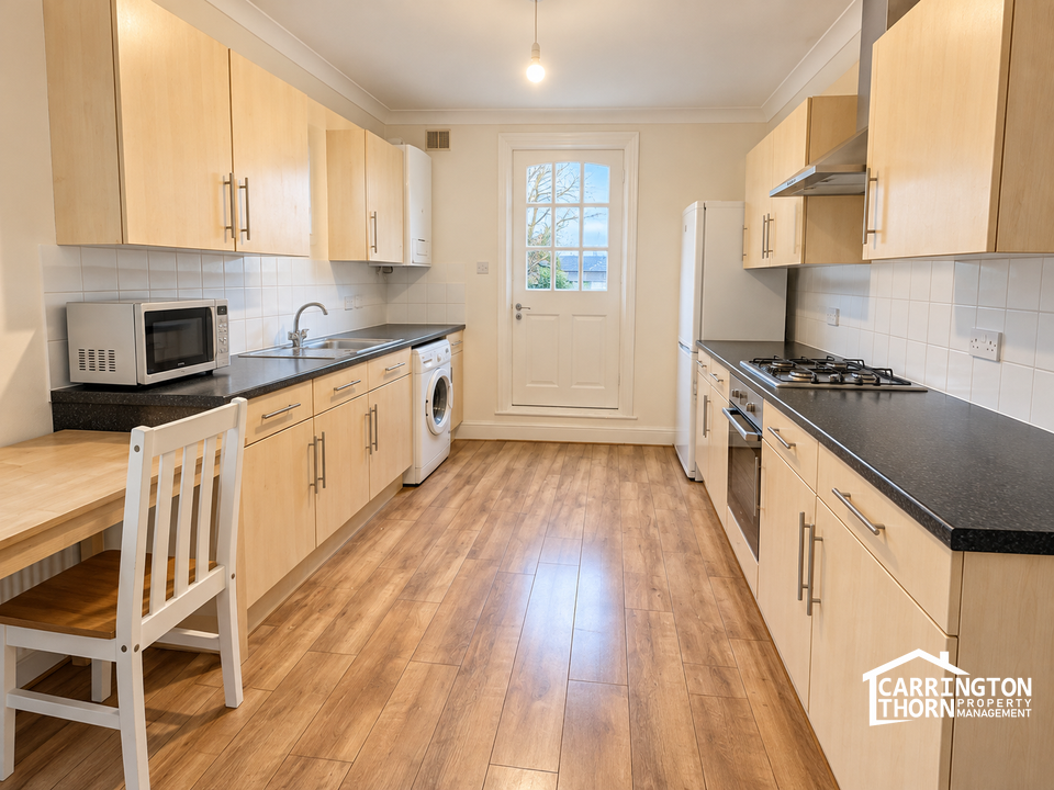 Room Inverine Road in Greater London