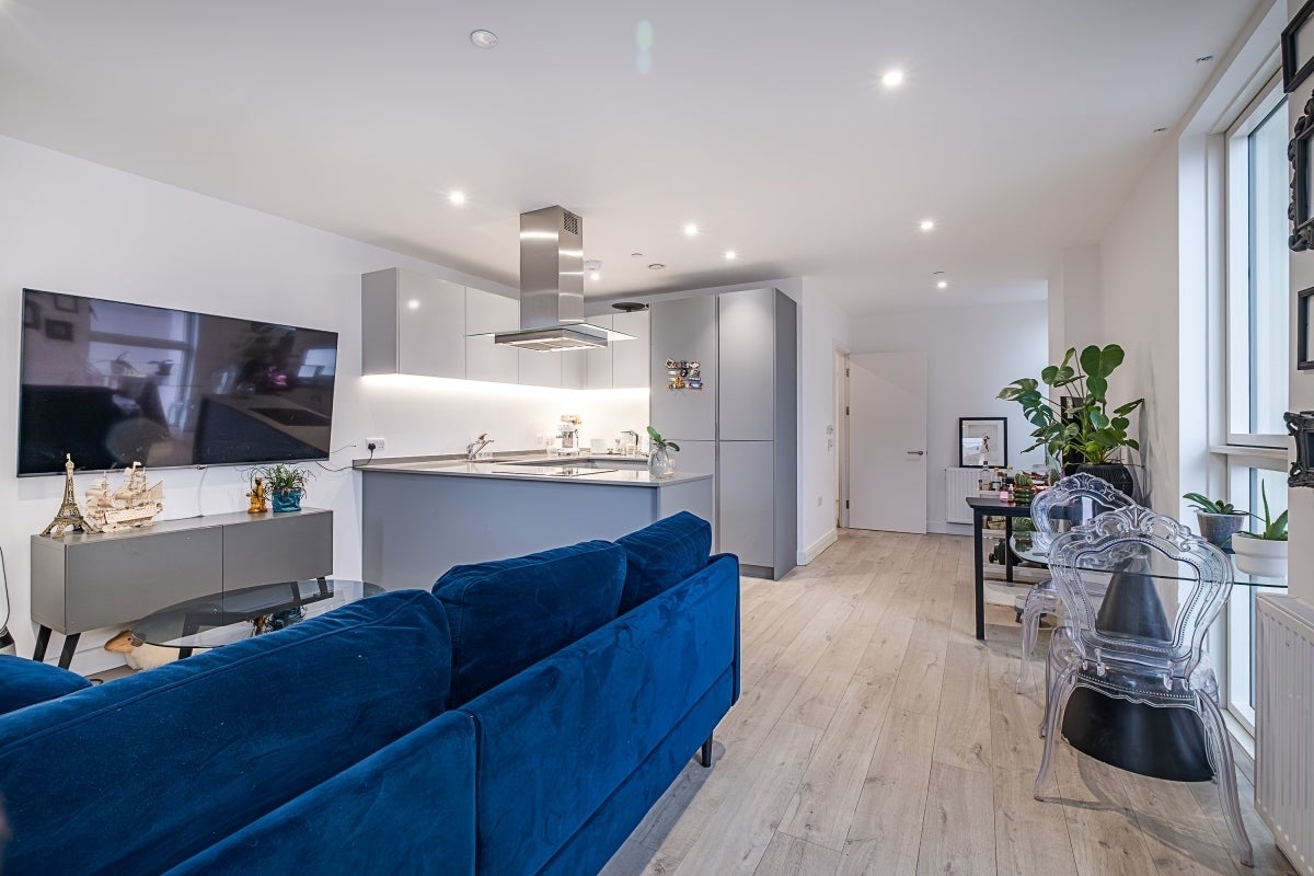 Flat Battersea Park Road in Greater London