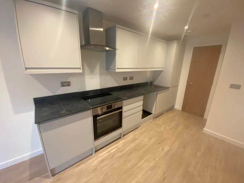 Flat Goldsworth Road in Woking