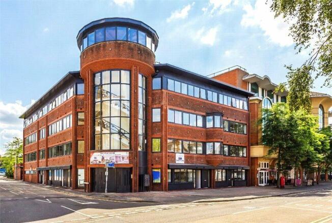 Flat Goldsworth Road in Woking