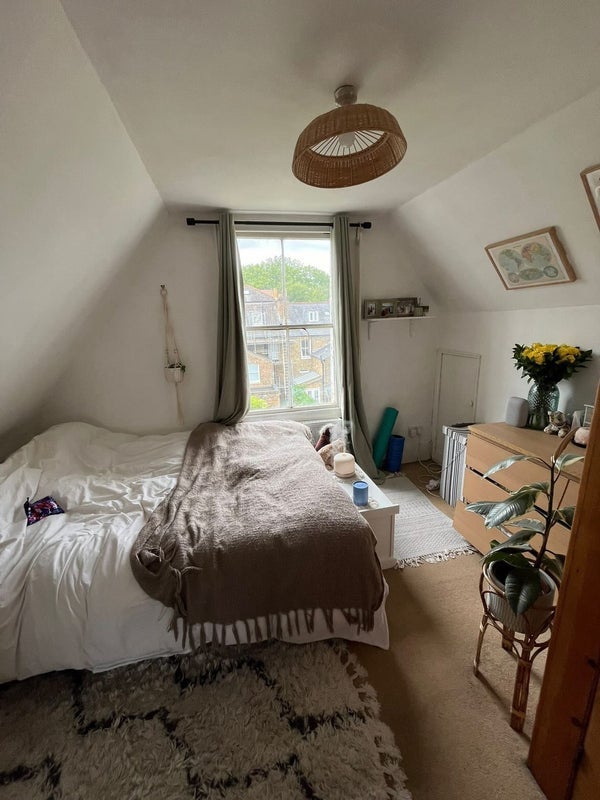 Room Auckland Road in Greater London