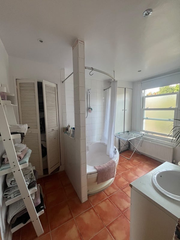 Room Auckland Road in Greater London