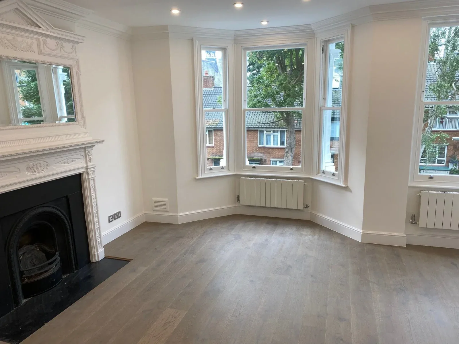 Flat Kemplay Road in Greater London