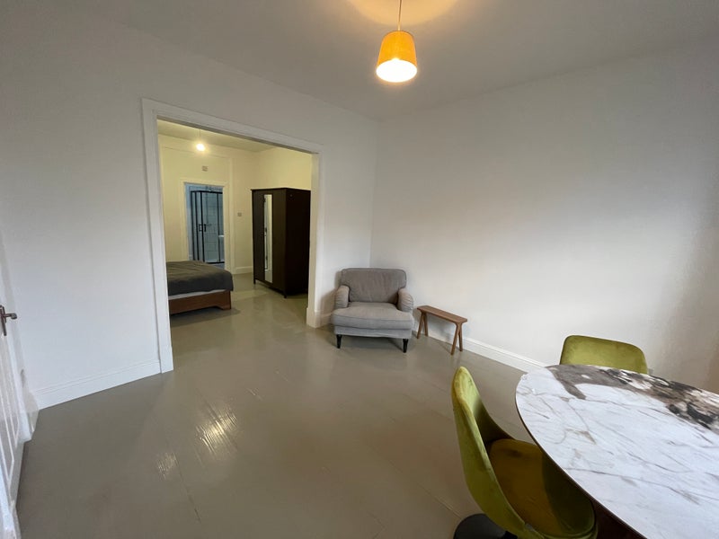 Room Shrewsbury Road in Greater London